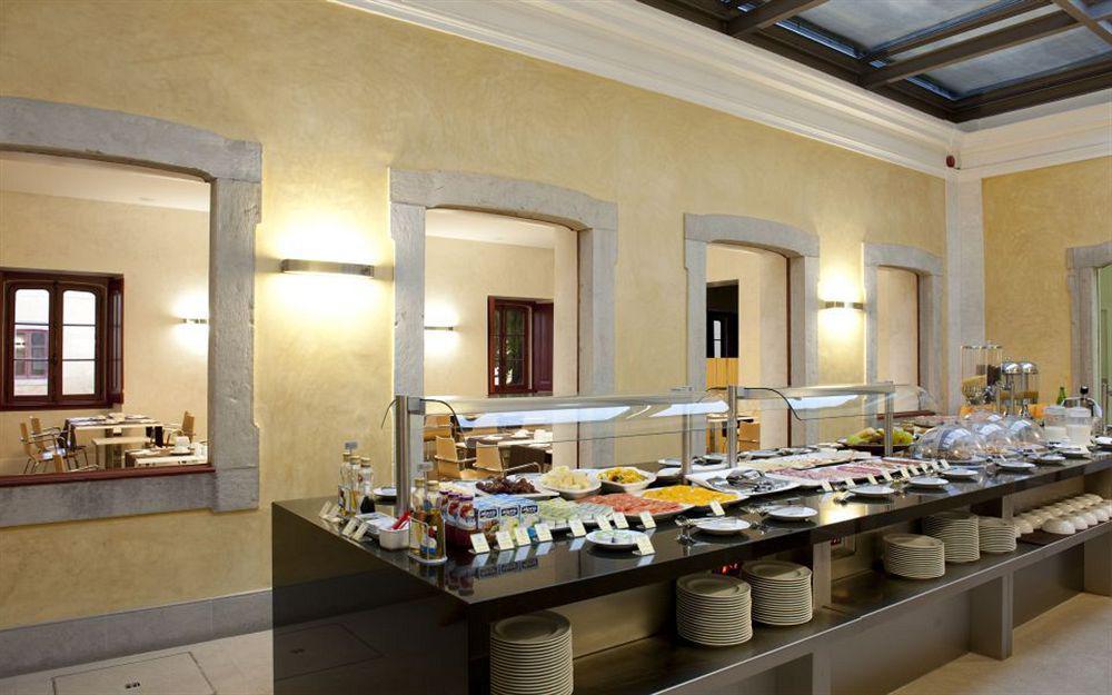 Pousada Palacio De Estoi - Small Luxury Hotels Of The World Екстер'єр фото A buffet at a hotel
