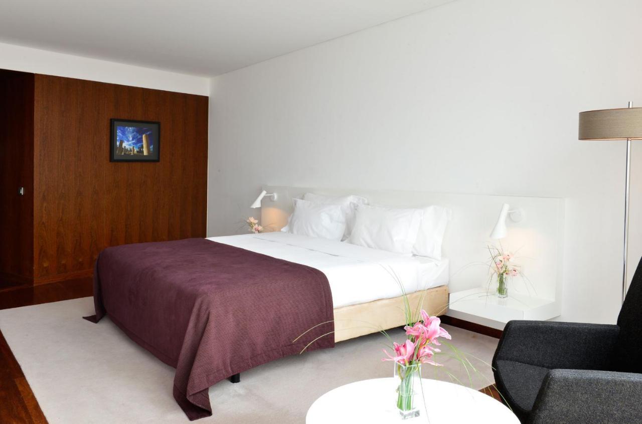 Pousada Palacio De Estoi - Small Luxury Hotels Of The World Екстер'єр фото A room at the hotel