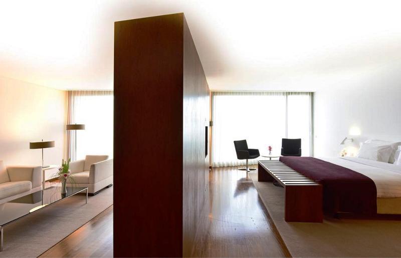 Pousada Palacio De Estoi - Small Luxury Hotels Of The World Екстер'єр фото A room at the hotel