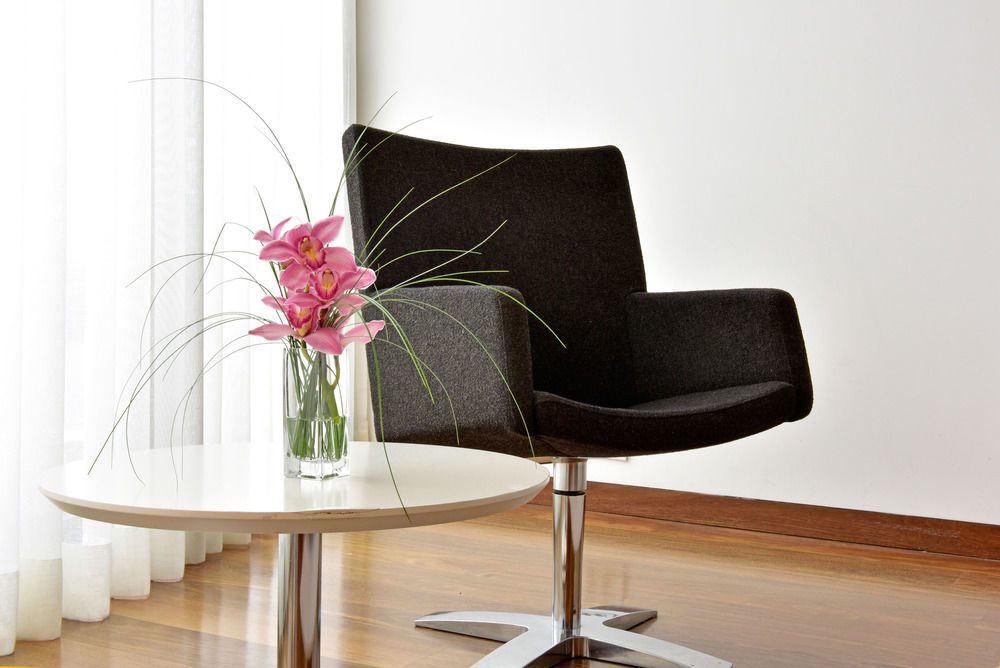 Pousada Palacio De Estoi - Small Luxury Hotels Of The World Екстер'єр фото A chair