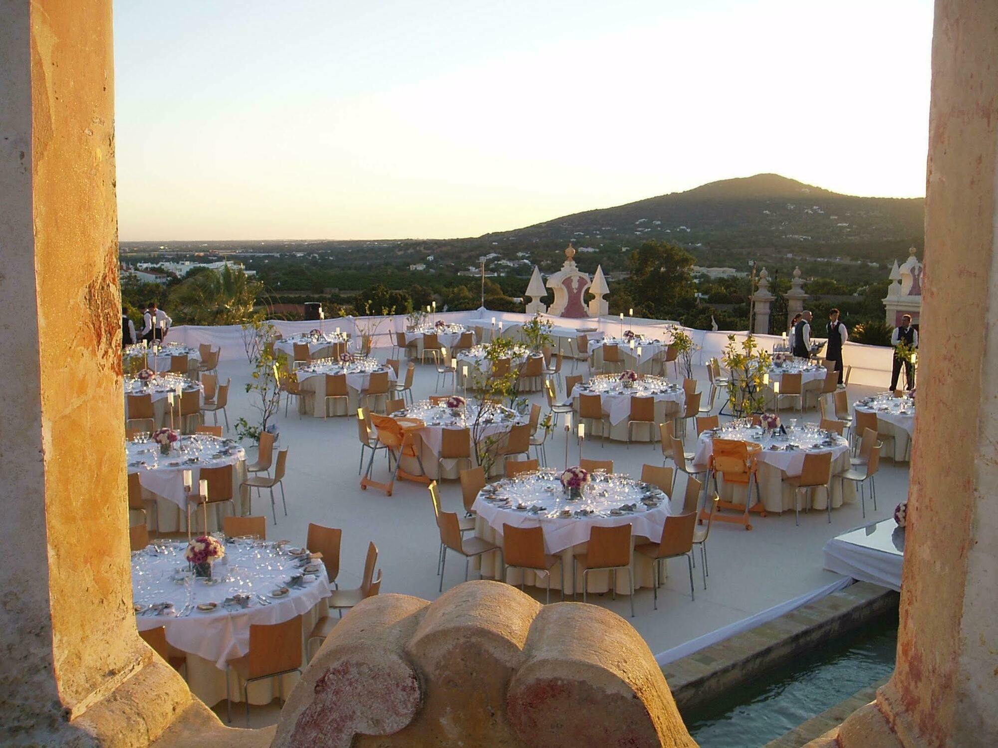 Pousada Palacio De Estoi - Small Luxury Hotels Of The World Екстер'єр фото Wedding reception at the La Cueva de los Verdes