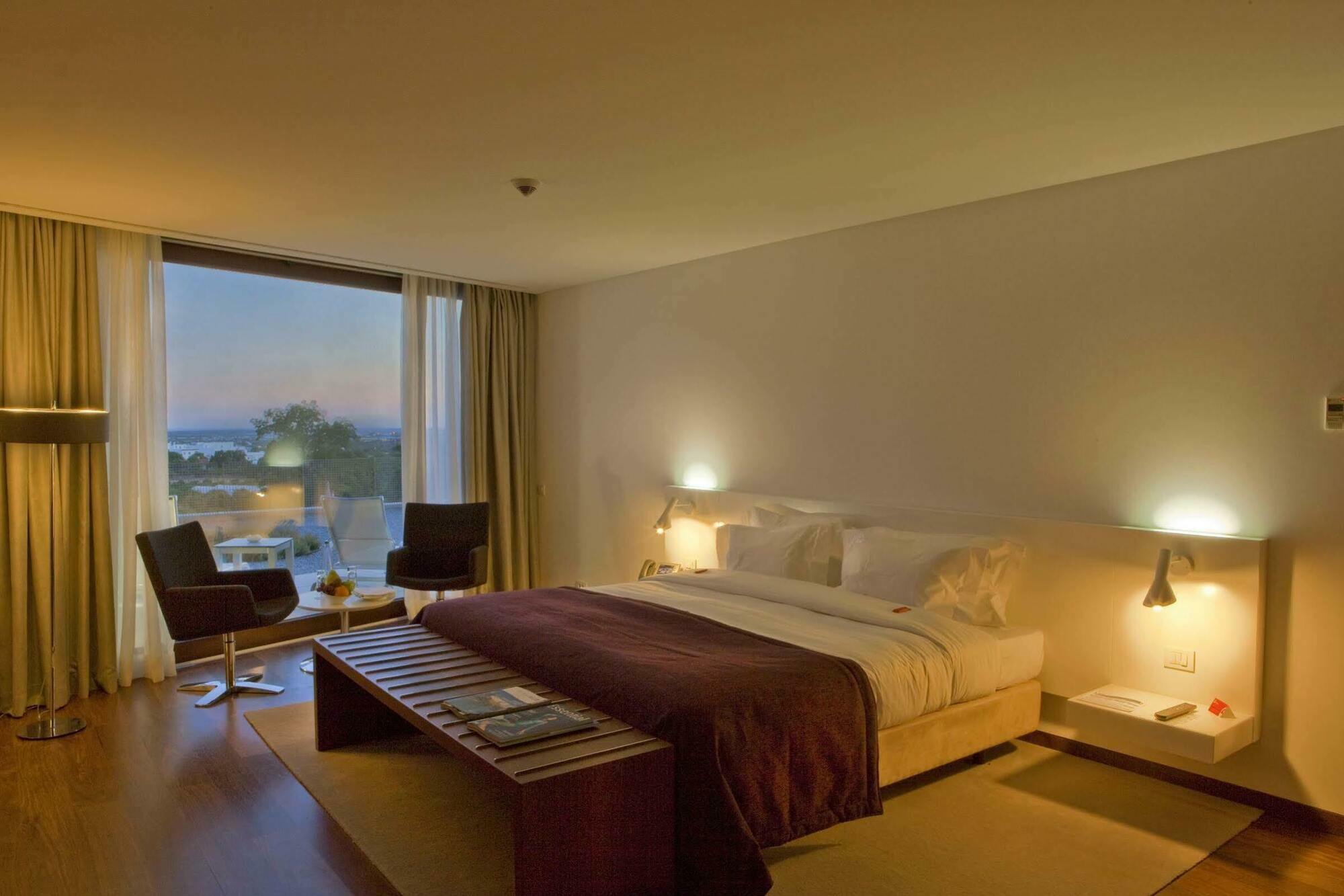Pousada Palacio De Estoi - Small Luxury Hotels Of The World Екстер'єр фото A room at the hotel